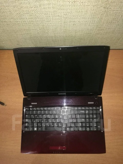 Samsung R580. 15.6", 2,1����, ��� 4 ��, ���� 256���, WiFi: 1, Bluetooth: 1, ����������� �� 4��. ����