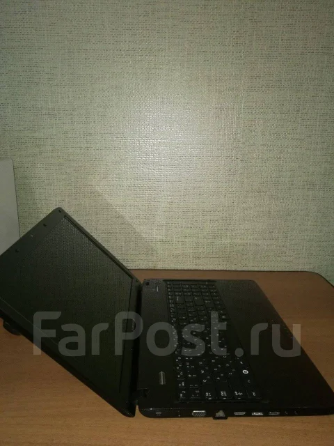 Samsung R580. 15.6", 2,1����, ��� 4 ��, ���� 256���, WiFi: 1, Bluetooth: 1, ����������� �� 4��. ����
