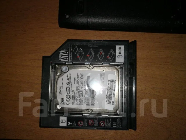 Samsung R580. 15.6", 2,1����, ��� 4 ��, ���� 256���, WiFi: 1, Bluetooth: 1, ����������� �� 4��. ����