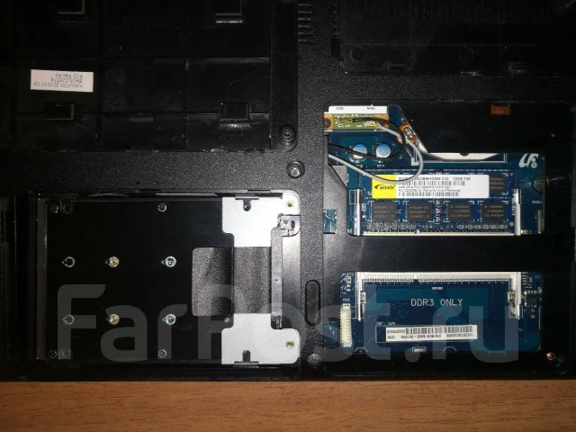 Samsung R580. 15.6", 2,1����, ��� 4 ��, ���� 256���, WiFi: 1, Bluetooth: 1, ����������� �� 4��. ����