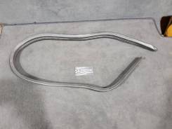 Уплотнитель капота. Mercedes-Benz: S-Class, CLK-Class, Sprinter, E-Class, SL-Class, C-Class Двигатели: OM603A, M111E20, M111E20ML, M111E23ML, M112E32...