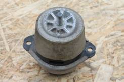 Подушка двигателя. Volkswagen Touareg, 7L6, 7LA Audi Q7, 4LB Двигатели: AXQ, AYH, AZZ, BAA, BAC, BAN, BAR, BHK, BHL, BJN, BKJ, BKL, BKS, BKW, BLE, BLK...