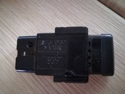 Кнопка включения аварийной остановки. Toyota Corolla Spacio, AE111, AE111N, AE115, AE115N Двигатели: 4AFE, 7AFE