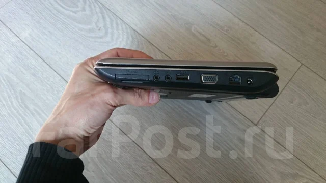 Asus N10J. 10.2", 1,6����, ��� 2048 ��, ���� 250���, WiFi: 1, Bluetooth: 1 ����