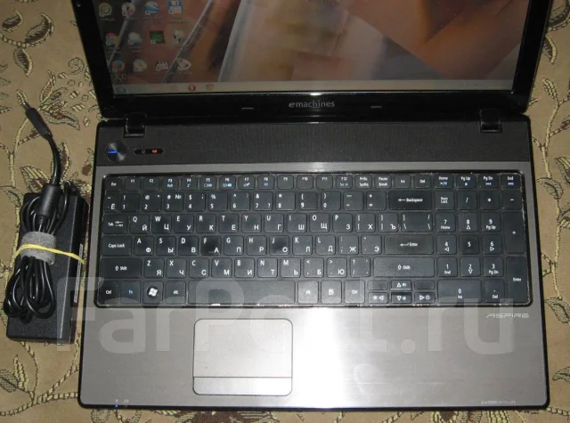 Acer Aspire 5551G. 15.6", 2����, ��� 4 ��, ���� 320���, WiFi: 1, Bluetooth: 1, ����������� �� 2��. ����