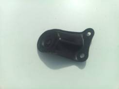 Крепление балки подвески. Toyota Avensis, ADT250, ADT251, AZT250, AZT250L, AZT250W, AZT251, AZT251L, AZT251W, CDT250, ZZT250, ZZT251, ZZT251L Двигател...