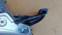 Педаль ручника. Volkswagen Touareg, 7L6, 7L7, 7LA Двигатели: AXQ, AYH, AZZ, BAA, BAC, BAR, BHK, BHL, BJN, BKJ, BKS, BLE, BLK, BMV, BMX, BPD, BPE, BRJ...