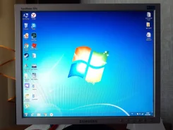 Samsung. 17" ����