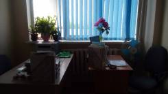 Сдаю стол в офисе. 10 кв. м., улица Калинина 42, р-н Чуркин