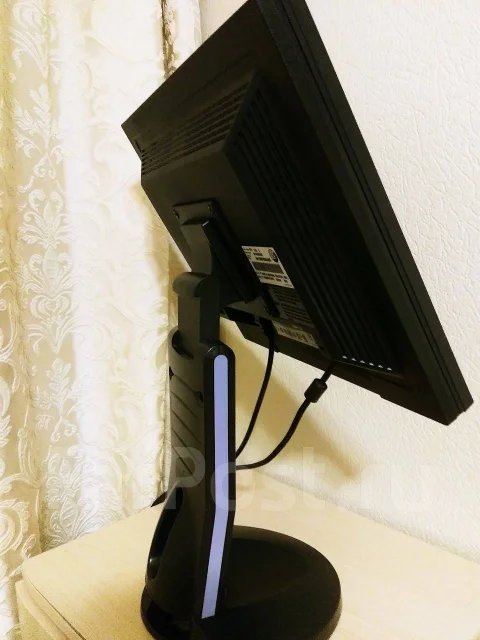 Samsung. 17" ����