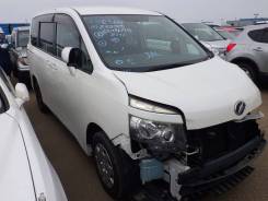 Toyota Voxy. ZRR75G