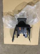 Подстаканник. Toyota Spade, NCP145, NSP141 Toyota Porte, NCP145, NSP141 Двигатели: 1NZFE, 2NRFKE