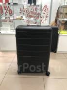 Дорожные сумки и чемоданы.