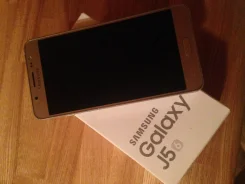 Samsung Galaxy J5. �/�