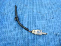 Концевик под педаль тормоза. Toyota: Allion, ist, Aurion, Allex, Vios, Ipsum, Corolla, Innova, Avensis Verso, Estima, Caldina, Vanguard, FJ Cruiser, T...