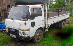 Nissan Atlas. Бортовой, длинная база, не конструктор, 3 500 куб. см., 3 000 кг.