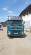 Volvo. Продам седельный тягачь вольва с телегой шторой, 9 500 куб. см., 20 000 кг.
