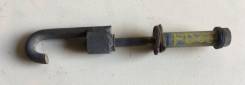 Крепление запасного колеса. Mitsubishi Delica, PA3V, PA3W, PA4W, PA5V, PA5W, PB3V, PB4V, PB4W, PB5V, PB5W, PB6W, PC3W, PC4W, PC5W, PD3W, PD4V, PD4W, P...
