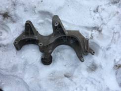 Кронштейн генератора. Volkswagen Touareg, 7L6, 7LA Volkswagen Phaeton, 3D2, 3D3, 3D4, 3D6, 3D7, 3D8 Audi Q7, 4LB Двигатели: AXQ, AYH, AZZ, BAA, BAC, B...