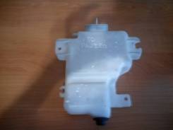 Бачок стеклоомывателя. Mitsubishi Pajero, V83W, V87W, V88V, V88W, V93W, V97W, V98W Mitsubishi Montero, V83W, V87W, V88V, V88W, V93W, V97W, V98W