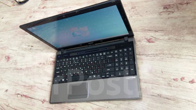 Acer Aspire 5553G. 15.6", 2,4����, ��� 4 ��, ���� 320���, WiFi: 1, Bluetooth: 1, ����������� �� 3��. ����