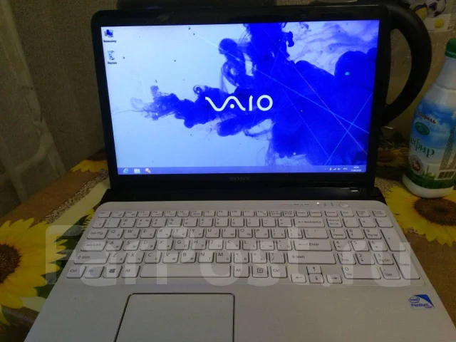 Sony VAIO SVE151J11V. 15.6", 2,4����, ��� 4 ��, ���� 300���, WiFi: 1, Bluetooth: 1, ����������� �� 3��. ����