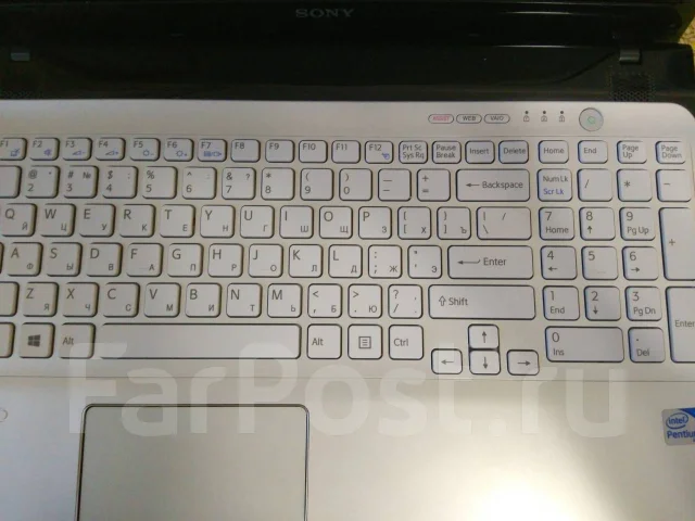 Sony VAIO SVE151J11V. 15.6", 2,4����, ��� 4 ��, ���� 300���, WiFi: 1, Bluetooth: 1, ����������� �� 3��. ����