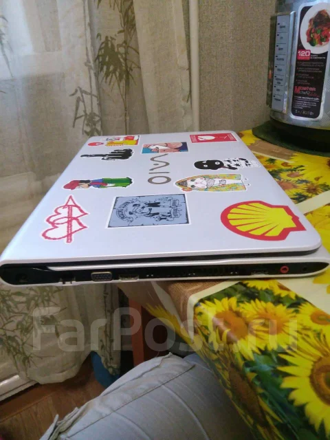 Sony VAIO SVE151J11V. 15.6", 2,4����, ��� 4 ��, ���� 300���, WiFi: 1, Bluetooth: 1, ����������� �� 3��. ����