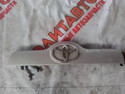Накладка крышки багажника. Toyota Sienta, NCP81, NCP81G, NCP85, NCP85G