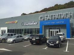 Торговое помещение - 109,1 кв. м. второй этаж СТЦ "Багратион". 109 кв. м., улица Русская 87в, р-н Вторая речка. Дом снаружи