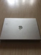 Apple MacBook. 15.4", 1,6����, ��� 2048 ��, ���� 60���, WiFi: 1, Bluetooth: 1, ����������� �� 3��. ����