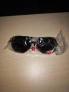 Очки Ray-Ban.