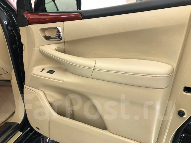Lexus LX570. �������, 4wd, 5.7 (367��.�.), ������, 194 000����. �� ����