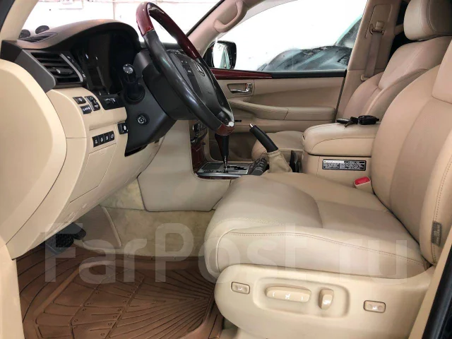 Lexus LX570. �������, 4wd, 5.7 (367��.�.), ������, 194 000����. �� ����