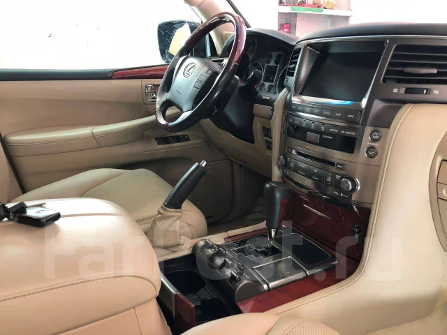 Lexus LX570. �������, 4wd, 5.7 (367��.�.), ������, 194 000����. �� ����
