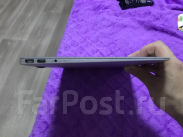 Apple MacBook Air 13 2011 Mid MC965. 13.3", 1,7����, ��� 4 ��, ���� 128���, WiFi: 1, Bluetooth: 1, ����������� �� 1��. ����