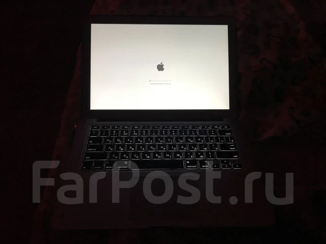 Apple MacBook Air 13 2011 Mid MC965. 13.3", 1,7����, ��� 4 ��, ���� 128���, WiFi: 1, Bluetooth: 1, ����������� �� 1��. ����