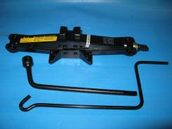 Домкрат с ручкой Toyota Corolla Fielder ZZE123. Toyota: Corona, Corolla Spacio, WiLL VS, Allex, Vios, Corolla Axio, Avensis, Soluna Vios, Camry, Corol...