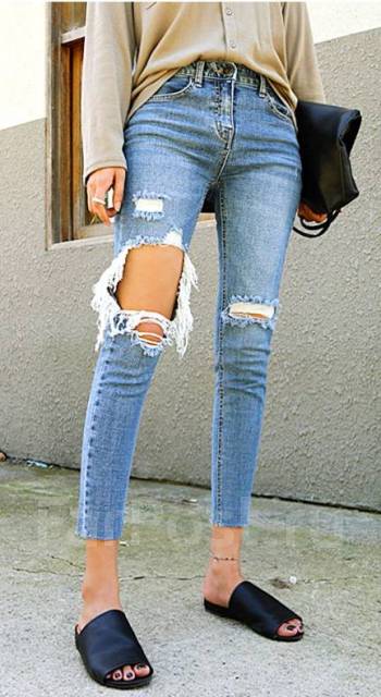 Рваные джинсы снова в моде (10 фото)