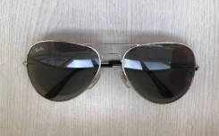 Очки Ray-Ban.