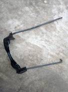 Крепление аккумулятора. Nissan: Wingroad, X-Trail, Serena, Leaf, Primera, Latio, Tiida, Cube Cubic, Pulsar, Juke, Sunny, Almera, Cube, Bluebird Sylphy...