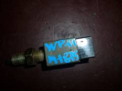 Концевик под педаль тормоза. Nissan Bluebird, ENU14, EU14, HNU14, HU14, QU14, SU14 Nissan Primera Camino, HNP11, HP11, P11, QP11, WHNP11, WHP11, WP11...