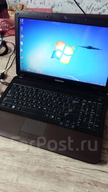 Samsung R540. 15.6", 2,3����, ��� 3072 ��, ���� 160���, WiFi: 1, Bluetooth: 1, ����������� �� 1��. ����