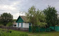 Продается в п. Пограничном большой дом с участком и постройками. Улица Гагарина 39, р-н район Андреевка, площадь дома 64 кв. м., скважина, электричест...