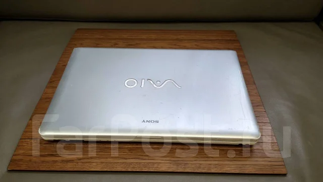 Sony VAIO VPC-EB4S1R. 15.6", 2,7����, ��� 4 ��, ���� 500���, WiFi: 1, Bluetooth: 1, ����������� �� 4��. ����