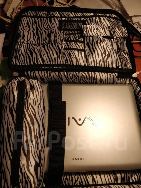 Sony VAIO VPC-EB3S1R. 15.5", 2,5����, ��� 4 ��, ���� 500���, WiFi: 1, Bluetooth: 1, ����������� �� 1��. ����