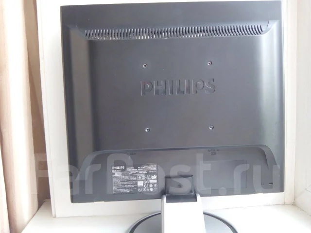 Philips. 17" ����