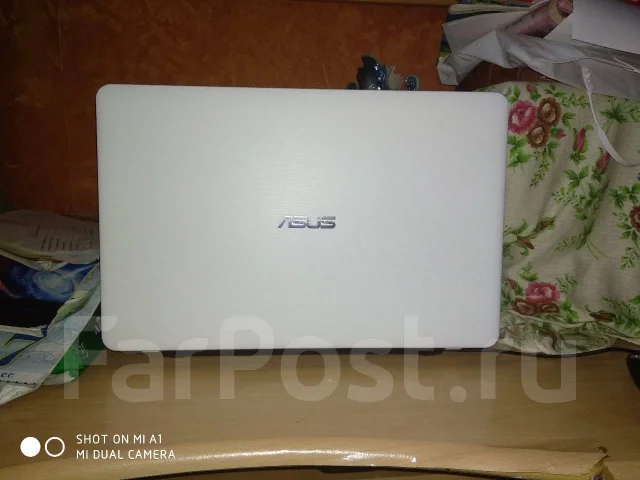 Asus X751. 15.6", 2����, ��� 4 ��, ���� 1 000���, WiFi: 1, Bluetooth: 1, ����������� �� 3��. ����