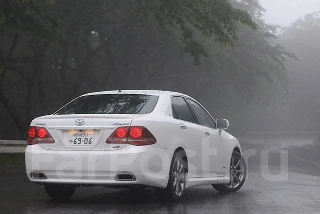 Toyota crown 200