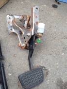 Педаль тормоза. Toyota: Crown, Verossa, Altezza, Mark II Wagon Blit, Mark X, Reiz Двигатели: 1GFE, 1JZFSE, 1JZGE, 1JZGTE, 1TRFE, 1TRFPE, 1UZFE, 2GRFSE...